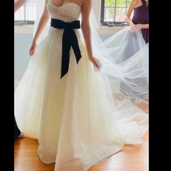 Monique Lhiuller Wedding Dress